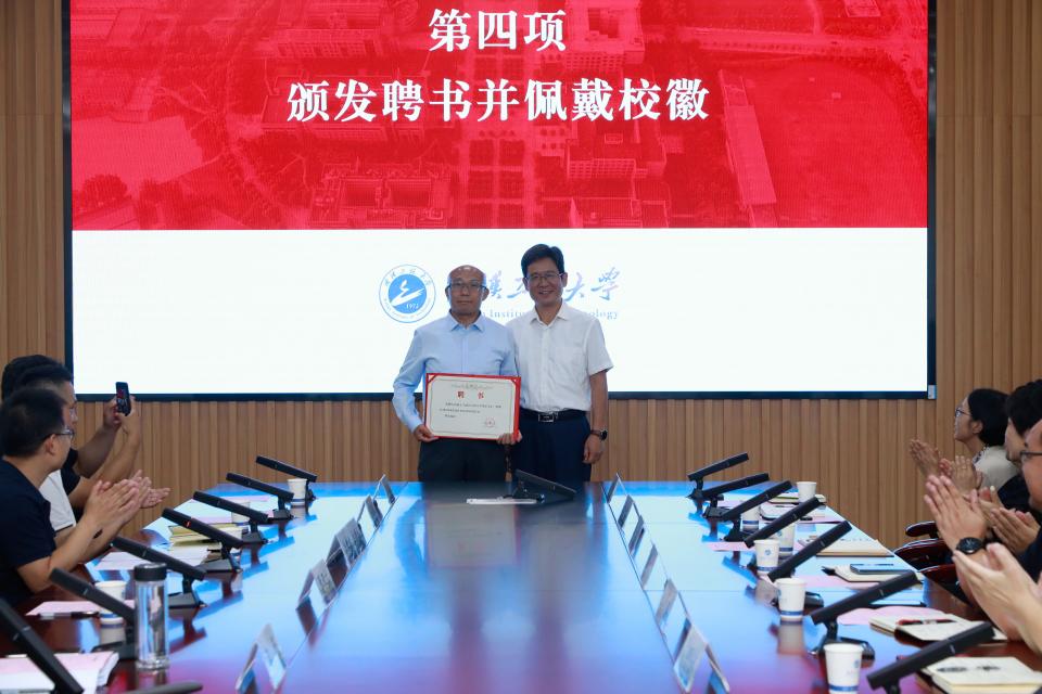 国家杰出青年科学基金获得者张亚文教授全职加盟武汉工程大学